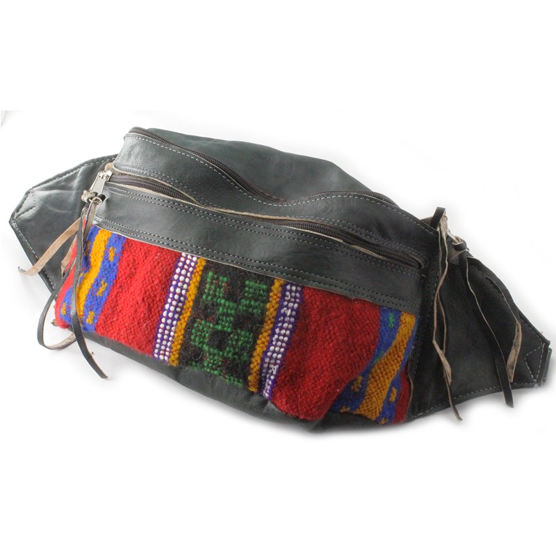 2.SORTERING. NEDSAT Stor afrikansk bæltetaske i sort læder med vintage kelim i alle farvenuancer. - accessories.dk - billede 3