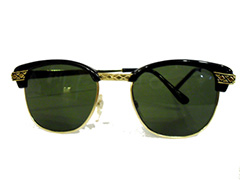 Clubmaster solbrille i sort og guld med skønne guld detaljer.