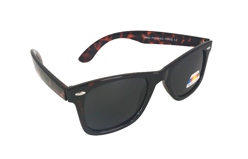 MÃ¸rk rÃ¸d/brun Polaroid wayfarer solbrille - accessories.dk - billede 2