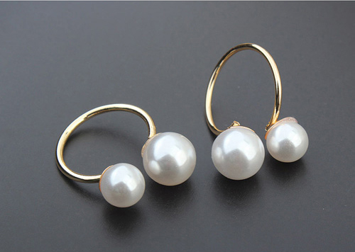 Guldfarvet ring med perlemor kugler - accessories.dk - billede 3