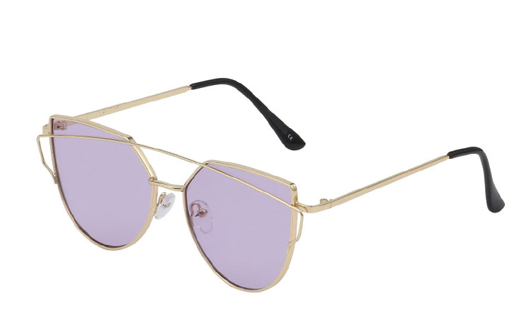 Guldsolbrille i cateye look med lyslilla linser