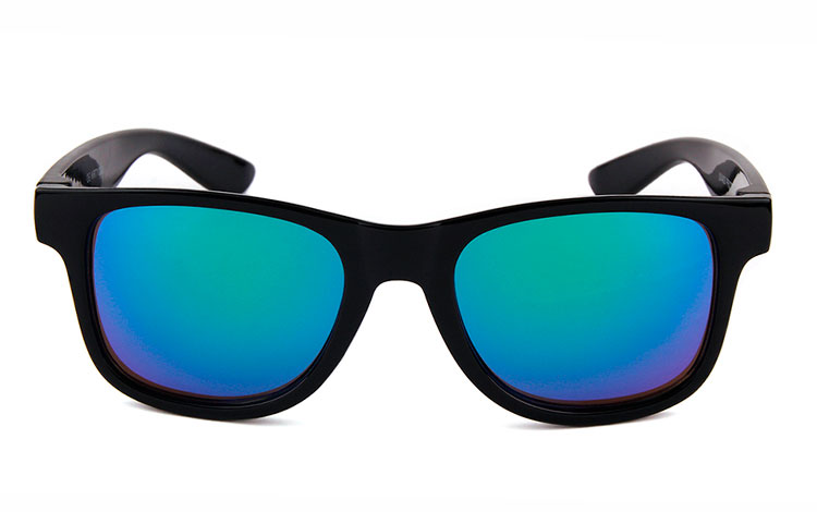 BØRNE solbrille i sort wayfarer design - accessories.dk - billede 2