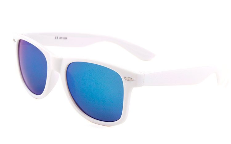 Wayfarer solbrille i hvid med blÃ¥ spejlglas