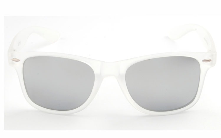 Halv-transparent mat solbrille med spejlglas - accessories.dk - billede 2