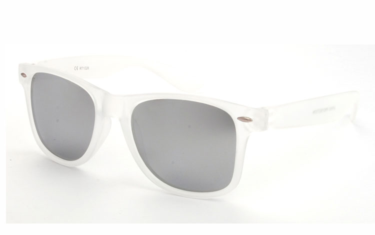 Halv-transparent mat solbrille med spejlglas
