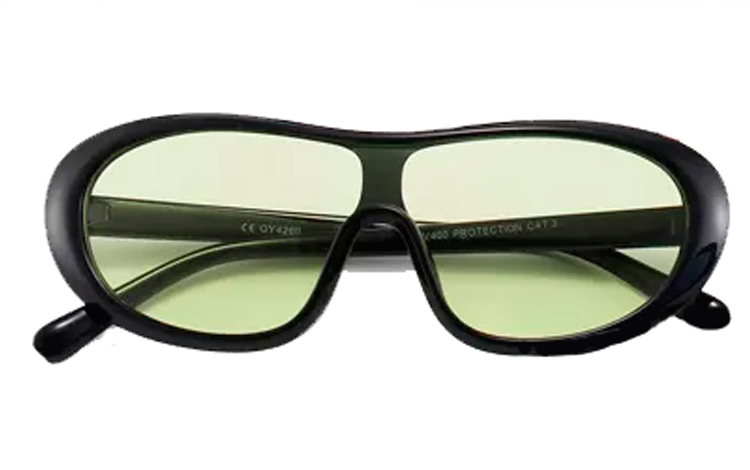 FrÃ¦k retro inspireret modesolbrille med Ã©t glas i gult.