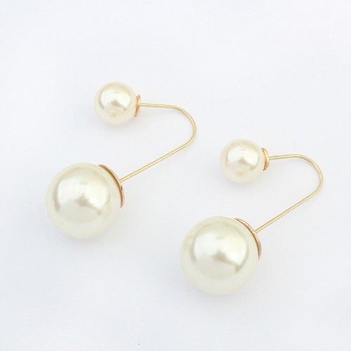 Smuk Ã¸rering i perlemors perle look. Stor model i vintage design.