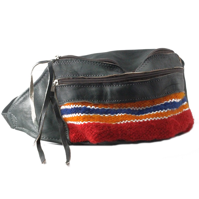 2. SORTERING NEDSAT Sort afrikansk bæltetaske i læder med vintage kelim i rød/orange/blålige farver - accessories.dk - billede 2