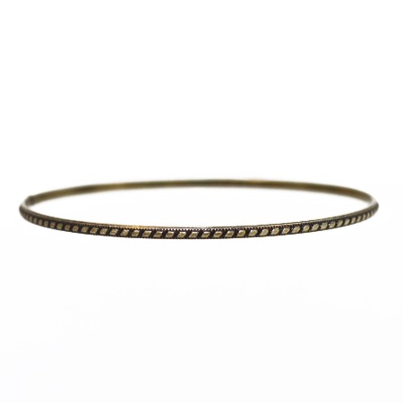 ArmbÃ¥nd i metal med mÃ¸nster. Dia: 6,7cm.