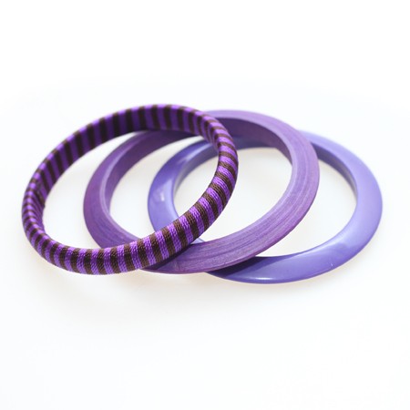 3 stk. Armbånd i lilla. Dia: 6,8cm.