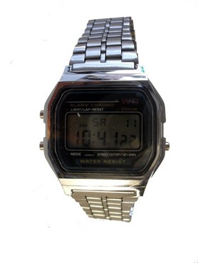 SÃ¸lv farvet armbÃ¥ndsur i casio look