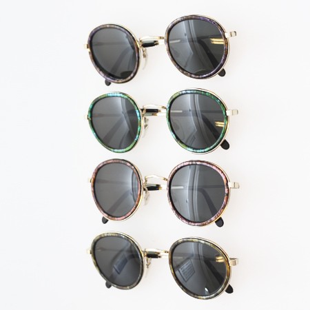 Rund solbrille med lilla-gul marmor gummikant - accessories.dk - billede 2