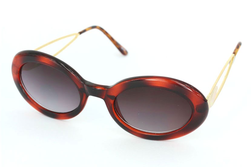 RÃ¸d-brun solbrille i vintage design. 50Â´er, 60Â´er,70Â´er look.