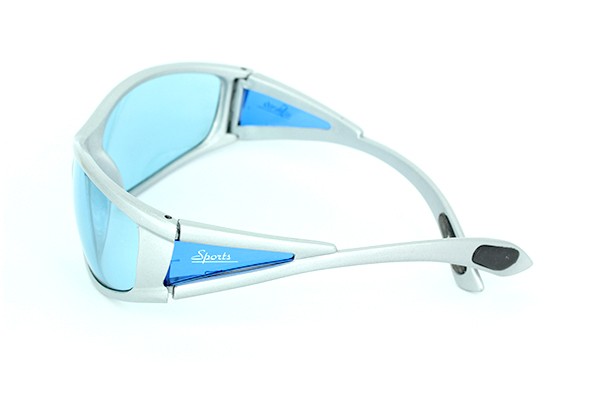 LÃ¸be solbrille i lysgrÃ¥ med lysblÃ¥ glas og side beskyttelse