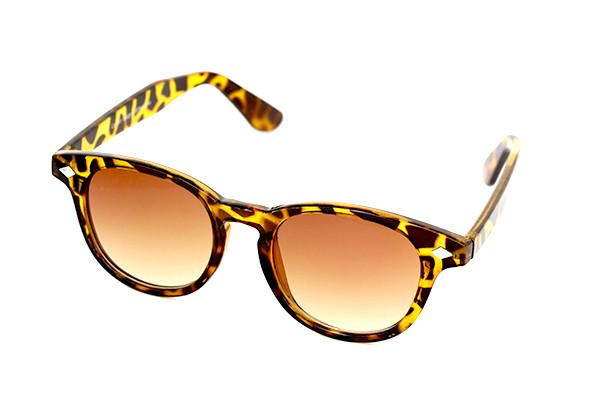 Solbrille i skildpadde design i rundt wayfarer look