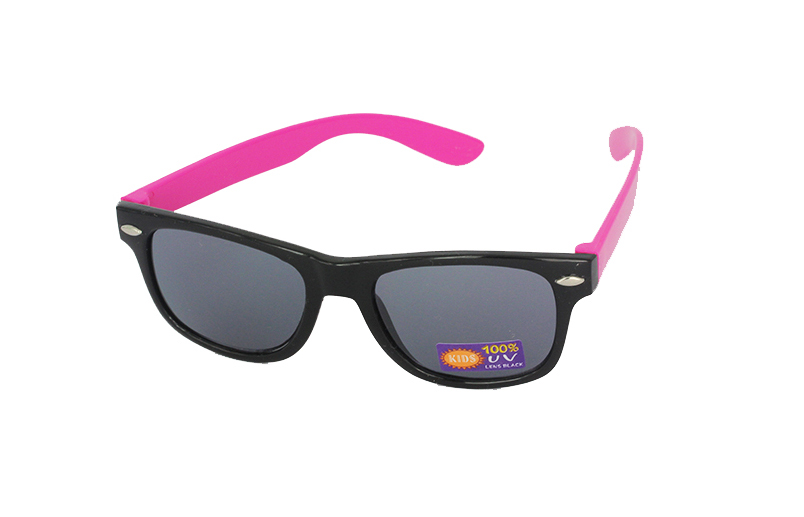 Solbrille til BÃ˜RN. Sort med pink stÃ¦nger