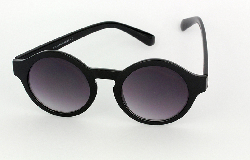 Rund mat sort solbrille i lÃ¦kkert kraftig design