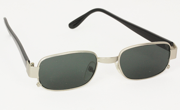 Solbrille i mat sÃ¸lvfarvet metal