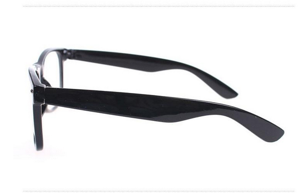 Wayfarer model i sort med klar glas uden styrke. - accessories.dk - billede 2