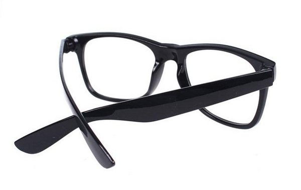 Wayfarer model i sort med klar glas uden styrke. - accessories.dk - billede 3