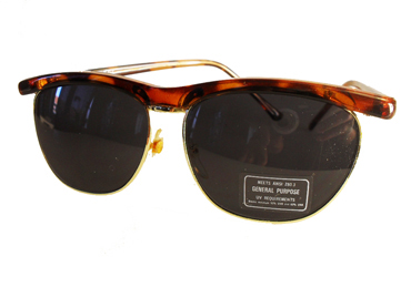 Tortoise brun solbrille i clubmaster look.