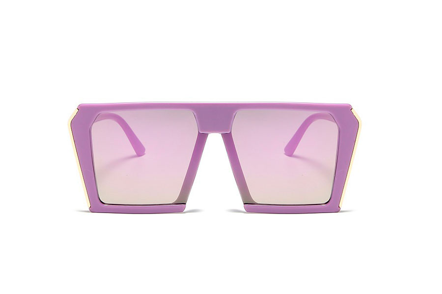 Stor lilla solbrille i kantet design med fede guld detaljer - accessories.dk - billede 2