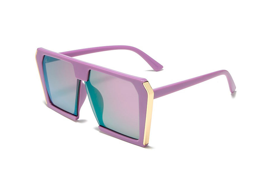 Stor lilla solbrille i kantet design med fede guld detaljer