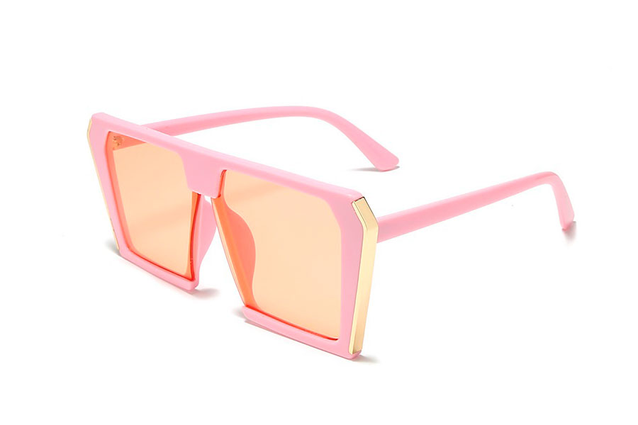 Stor lyserÃ¸d solbrille i mat kantet design med fede guld detaljer