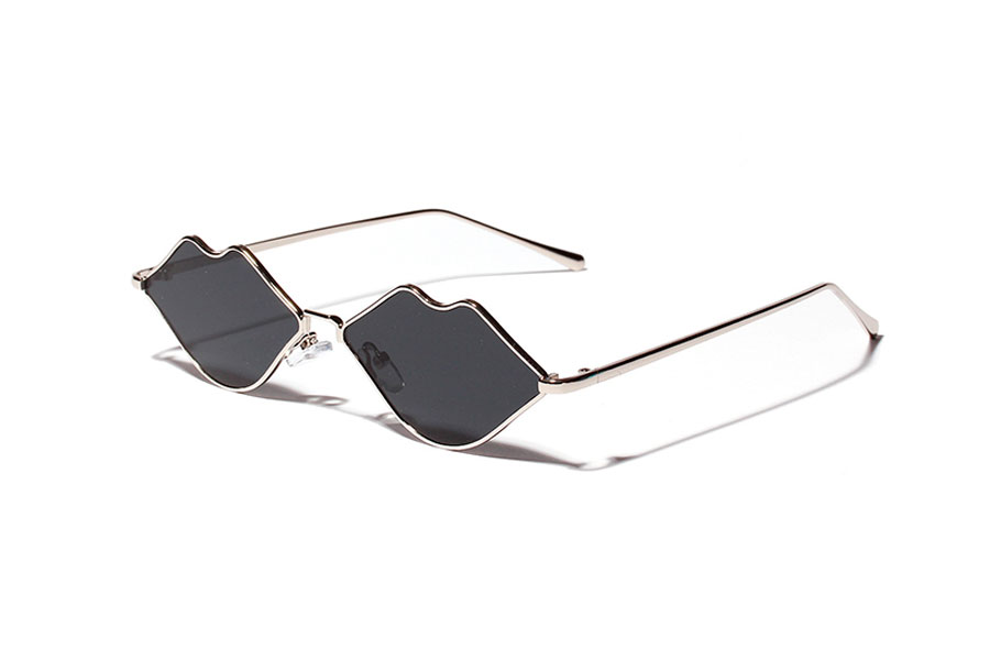 FrÃ¦k lÃ¦be solbrille i sÃ¸lvfarvet metal stel med grÃ¥-sorte glas