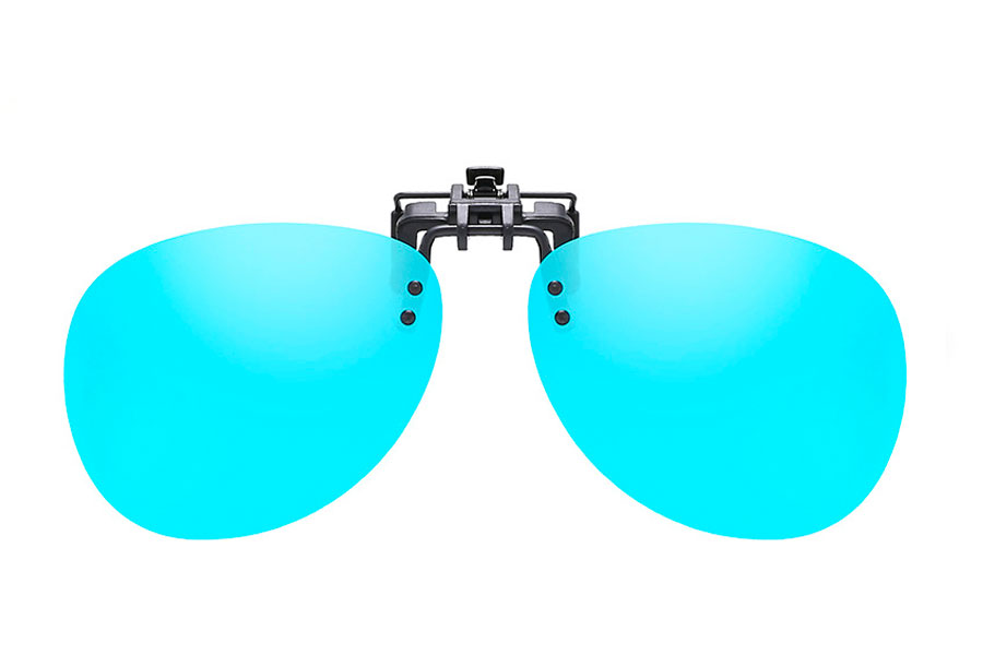 Polaroid clip-on solbrille i isblÃ¥ spejlglas.