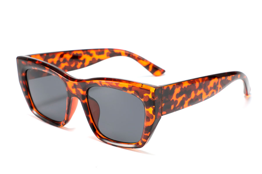 Kraftig robust solbrille i smukt spÃ¦ttet stel