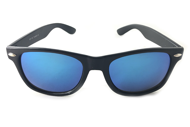 Sort mat solbrille i wayfarer look - accessories.dk - billede 2