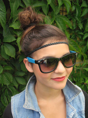 Wayfarer model i sort med blÃ¥ stÃ¦nger - accessories.dk - billede 2