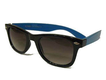 Wayfarer model i sort med blÃ¥ stÃ¦nger