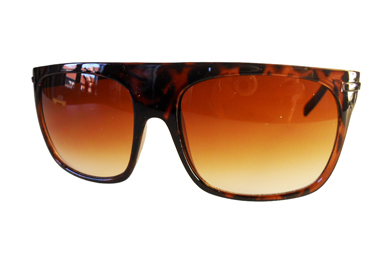 Brun klassisk solbrille i enkelt og lÃ¦kkert design