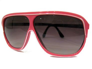 LyserÃ¸d solbrille i stort design med hvid kant.