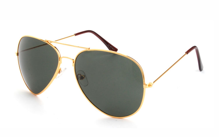 Pilot solbrille i guldfarvet metal med grønlige glas
