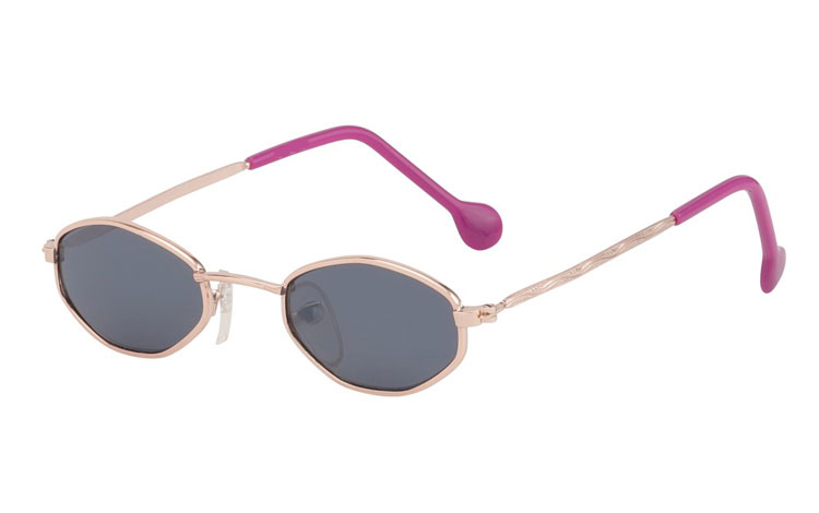Børne solbrille i moderigtigt design. - Design nr. 3534