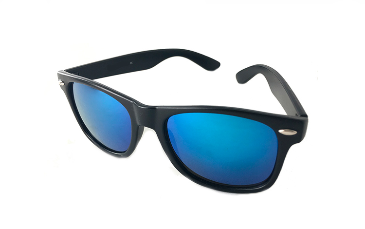 BØRNE wayfarer i sort stel med blå spejlglas - Design nr. 4423