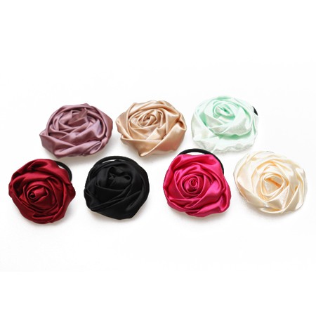 Hårelastik med blomst i satin look. -Flere farver - Design nr. 247