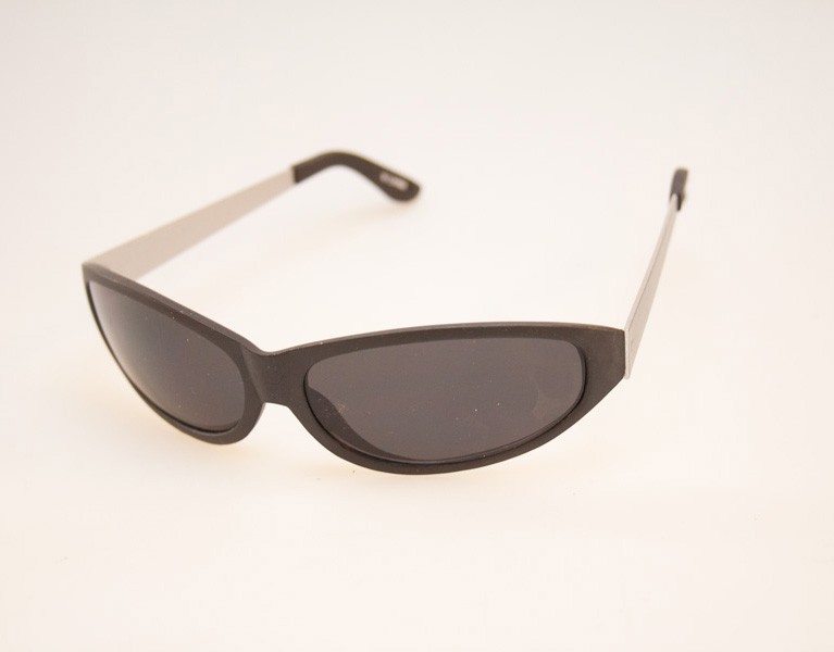 Sort solbrille til mænd.