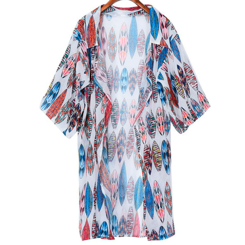 Kimono i let og luftigt design med fjer design. - Design nr. k144
