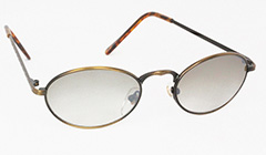 Oval solbrille med smokeyfarvet glas