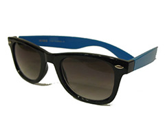 Wayfarer model i sort med blå stænger - Design nr. 567