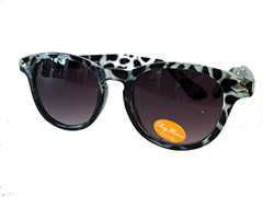 Wayfarer solbrille i rund model. Sort og hvid krokopræget - Design nr. 578