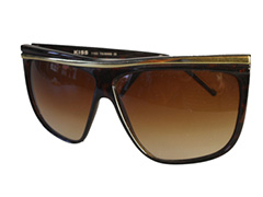 Brun solbrille i fedt design med asymmetrisk guld design øverst 